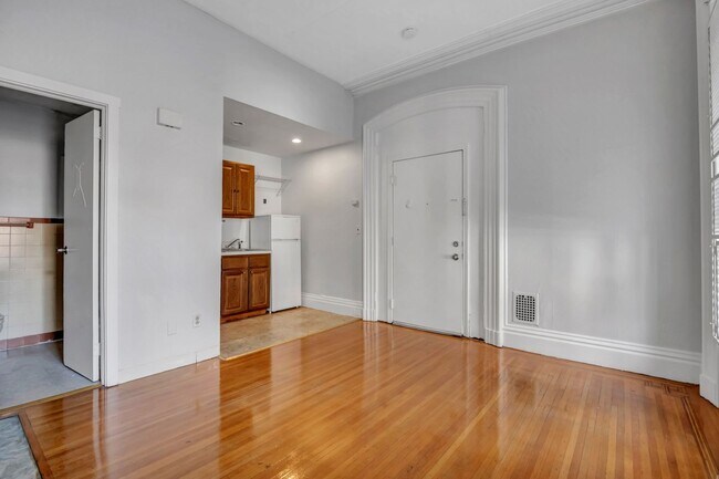 Interior Photo - 42 Trumbull Street