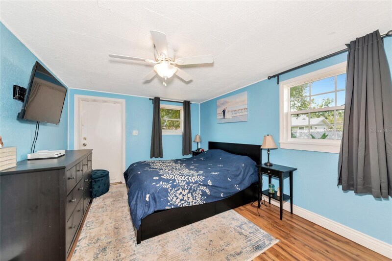 Building Photo - 2004 19th St W