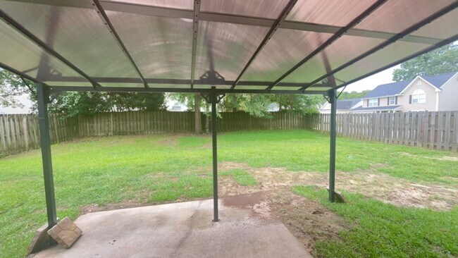Building Photo - 4 Bedroom 2.5 Bath Home Located In Buckshi...