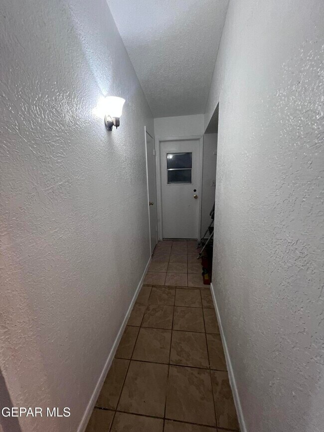 Building Photo - 4904 Winthrop Dr