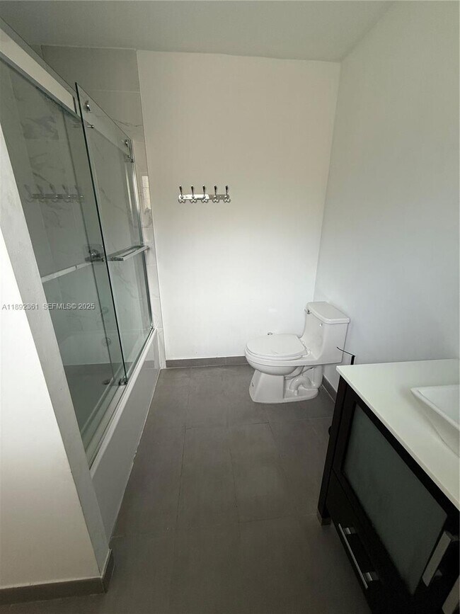 Building Photo - 3630 SW 14th St