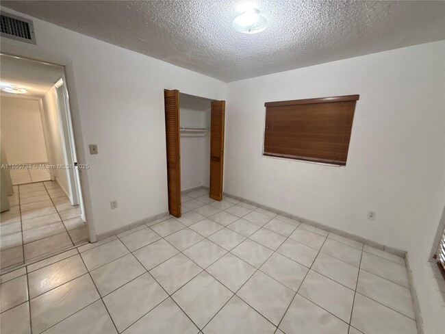 Building Photo - 4315 SW 69th Ave