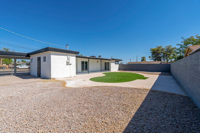Building Photo - 460 N Longmore