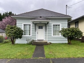 Building Photo - 318 11th St