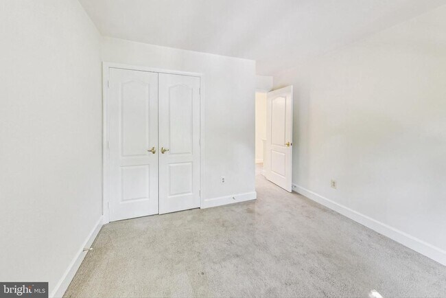 Building Photo - 6104 Cool Spring Terrace S