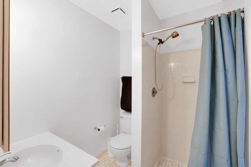 Building Photo - 3001 20th Ct S