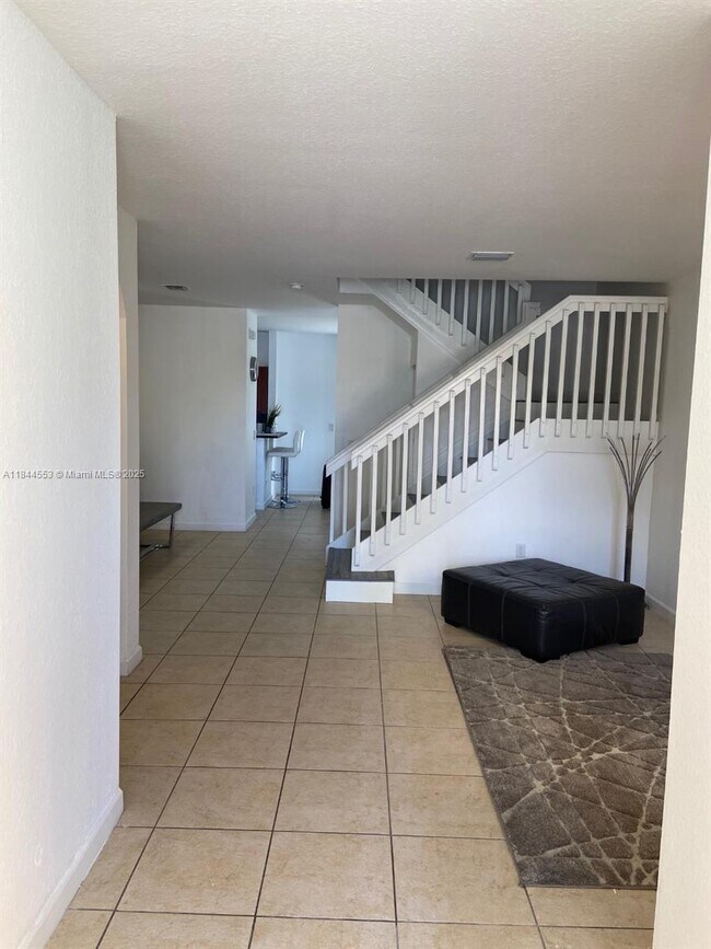 Building Photo - 8728 NW 113th Ct