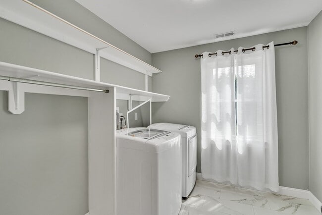 Building Photo - 121 Taylor Farm Rd