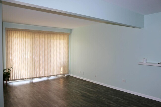 Building Photo - 10369 Dearlove Rd