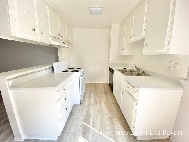 Building Photo - 3337 S Canfield Ave