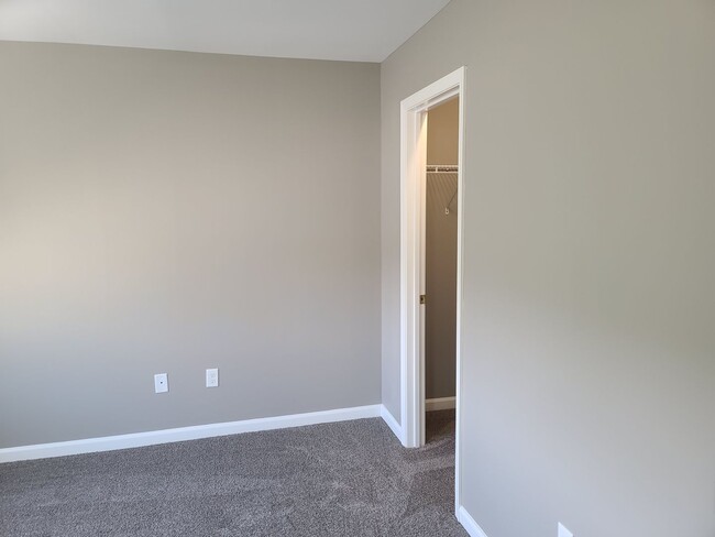 Building Photo - 3 Bedroom 2 1/2 bath Townhome for Rent in Waynesboro