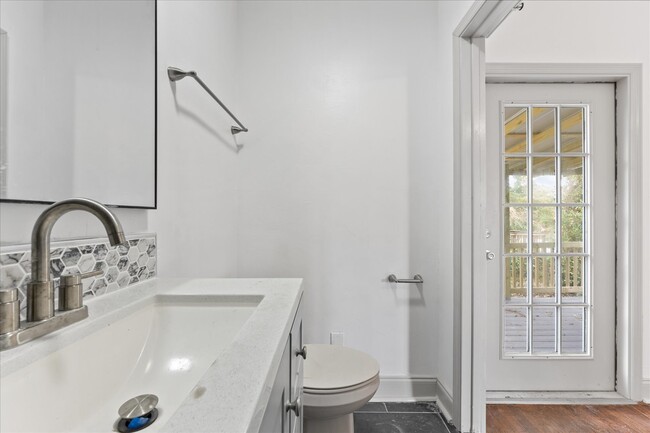 Building Photo - Newly Remodeled Beauty waiting for its fir...