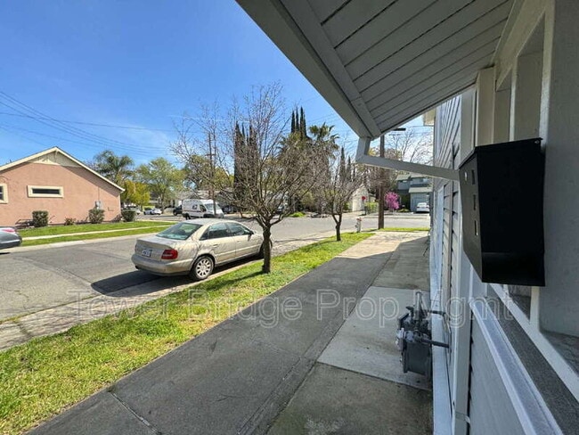 Building Photo - 3897 7th Ave