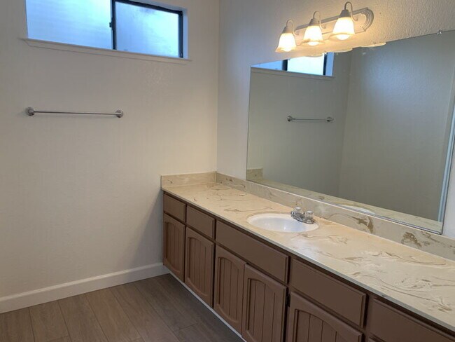 Building Photo - Recently remodeled home a short walk from Cameron Park Lake for rent!