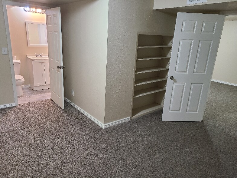 Building Photo - 287 E 600 N