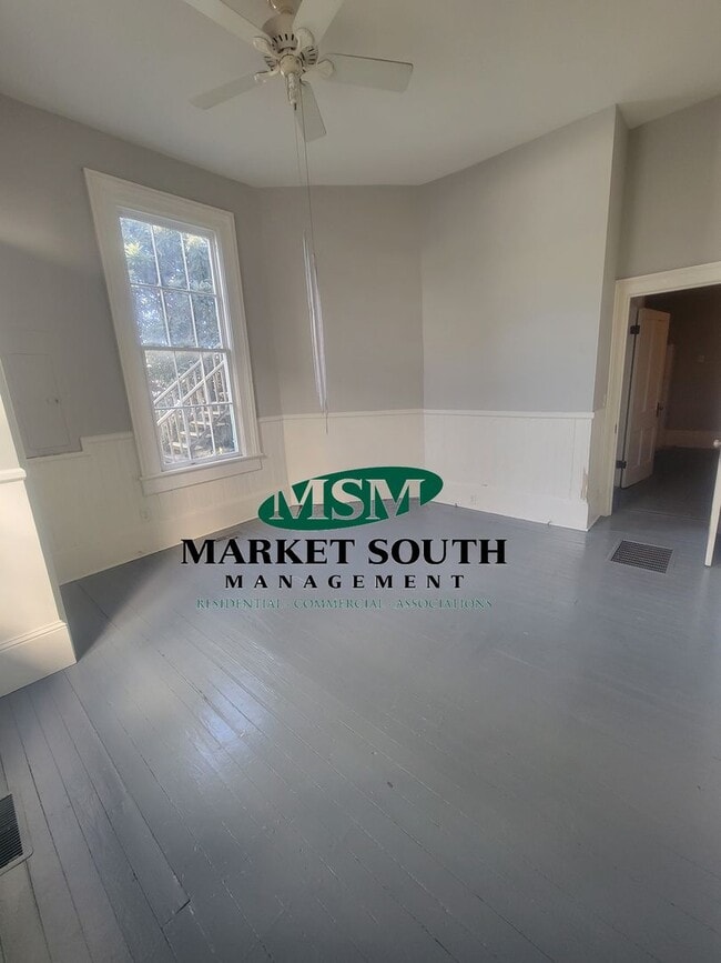 Building Photo - 308 E Waldburg St