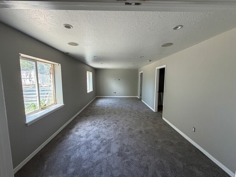Building Photo - 11246 Glen Croft Ln