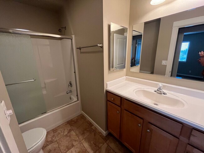 Building Photo - 952 S 58th St