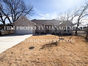 Building Photo - 903 Sunrise Ave