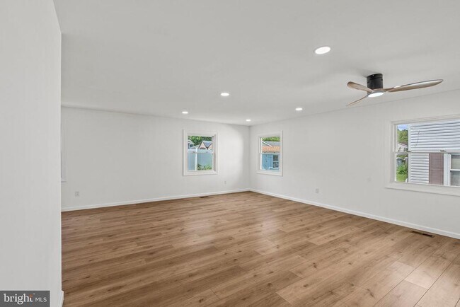 Building Photo - 29 Hinsdale Ln