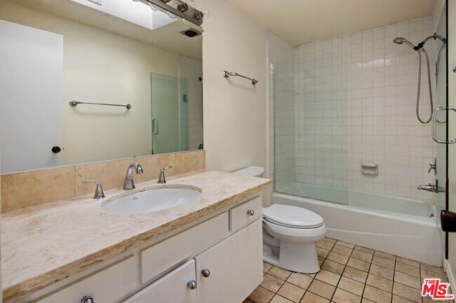Building Photo - 13360 Maxella Ave