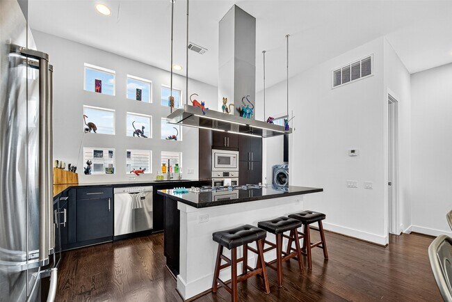 Building Photo - 1232 W 24th St