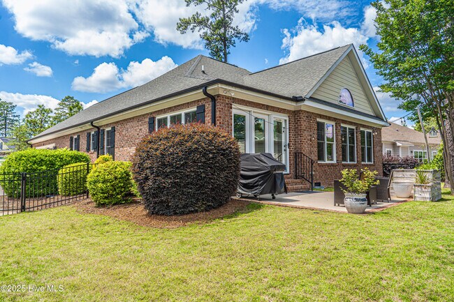 Building Photo - 201 Sundew Ct