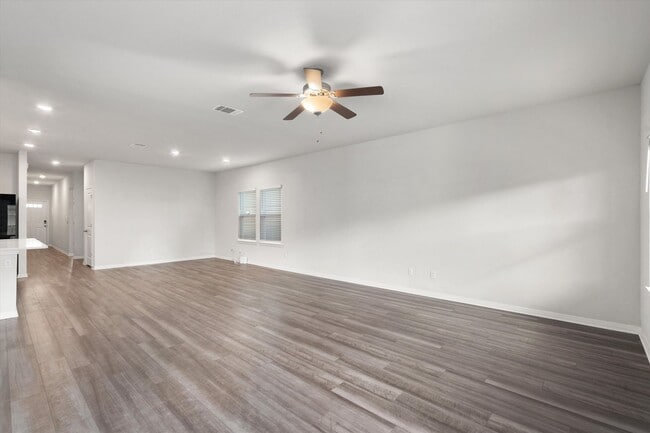 Building Photo - Huge 5-Bedroom Home for Lease in South Austin