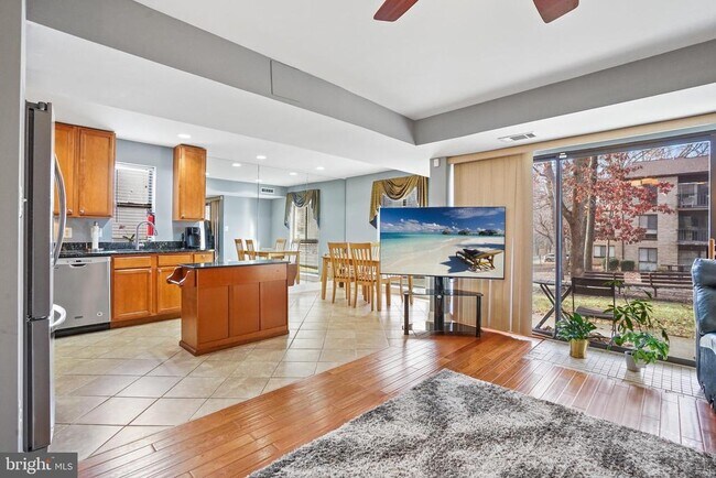 Building Photo - 2045 Royal Fern Ct