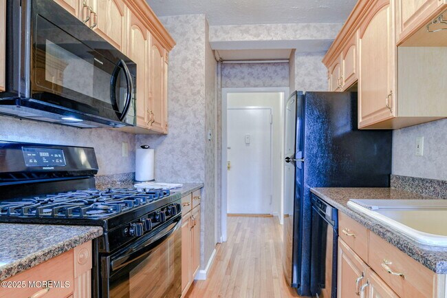 Building Photo - 510 Deal Lake Dr