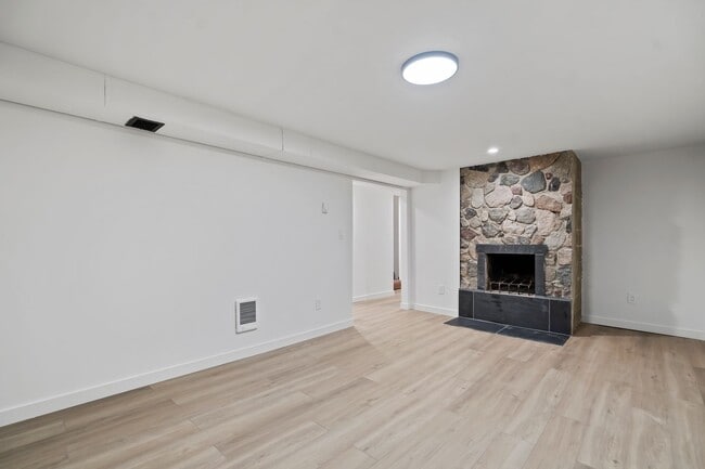 Building Photo - 5529 S 149th St