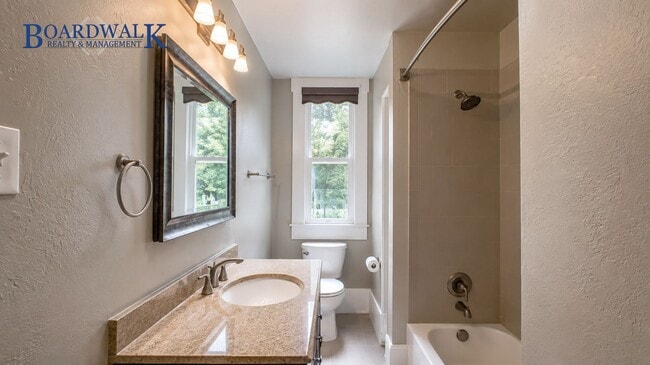 Building Photo - Cozy Private Bedroom in House Share