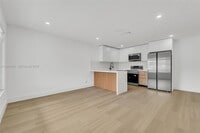 Building Photo - 1611 NE 50th Ct