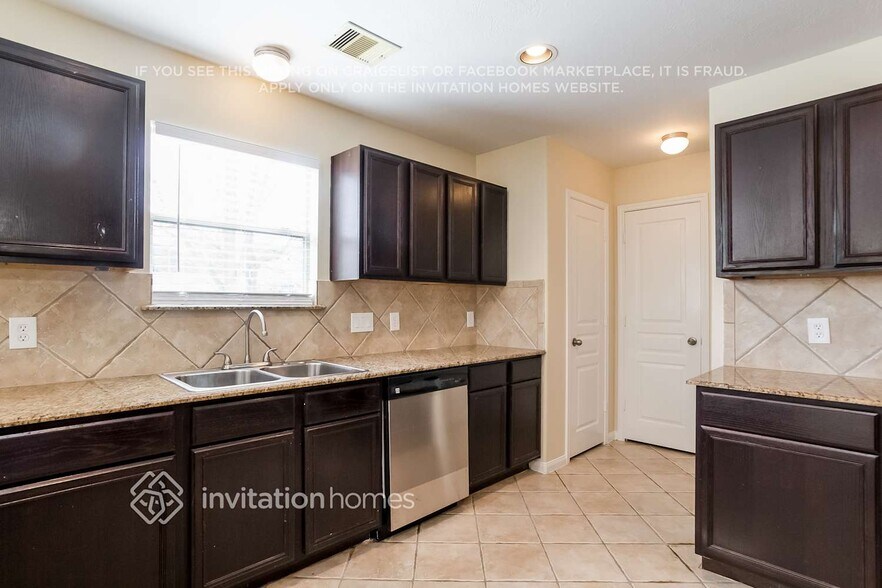 Building Photo - 13321 Enchanted Way