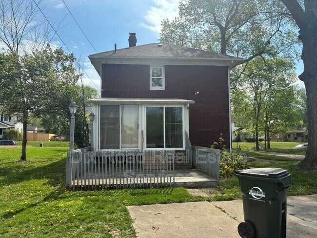 Building Photo - 504 Highland St