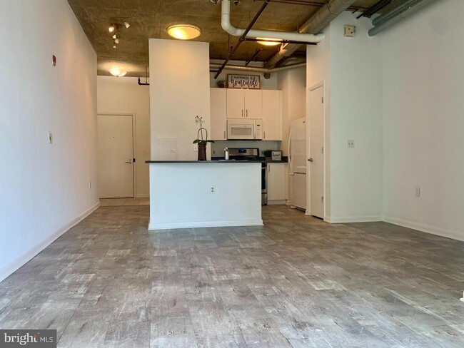 Building Photo - 1300 N St NW