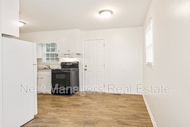 Building Photo - 816 Pilot Ave