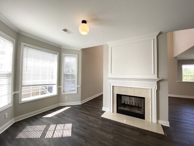 Building Photo - Spacious End Unit, Four Bedroom Townhouse in Cypress Ridge!