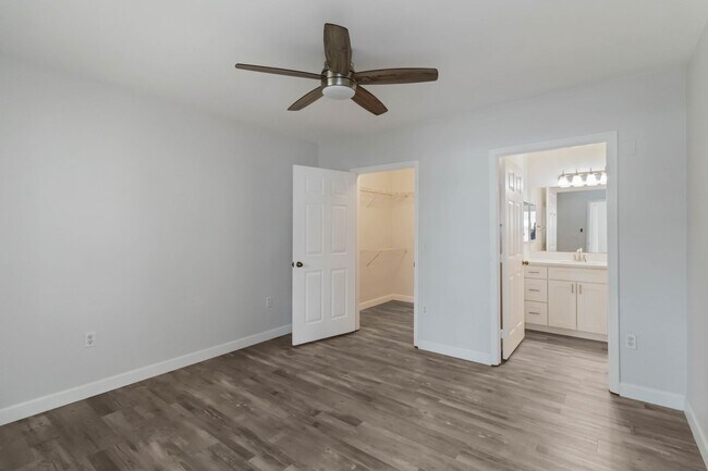 Building Photo - Newly updated 2 Bed / 2 Bath condo availab...