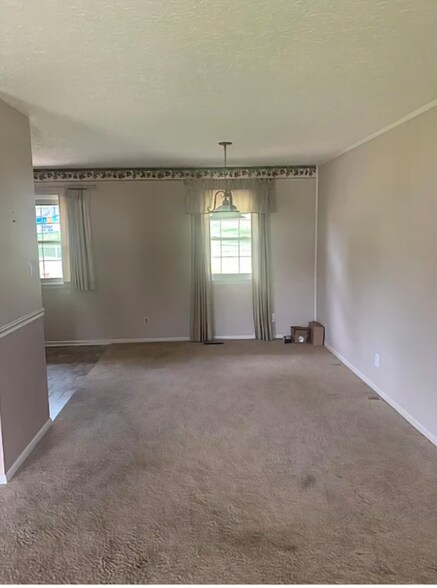 Building Photo - 2829 Hillside Dr