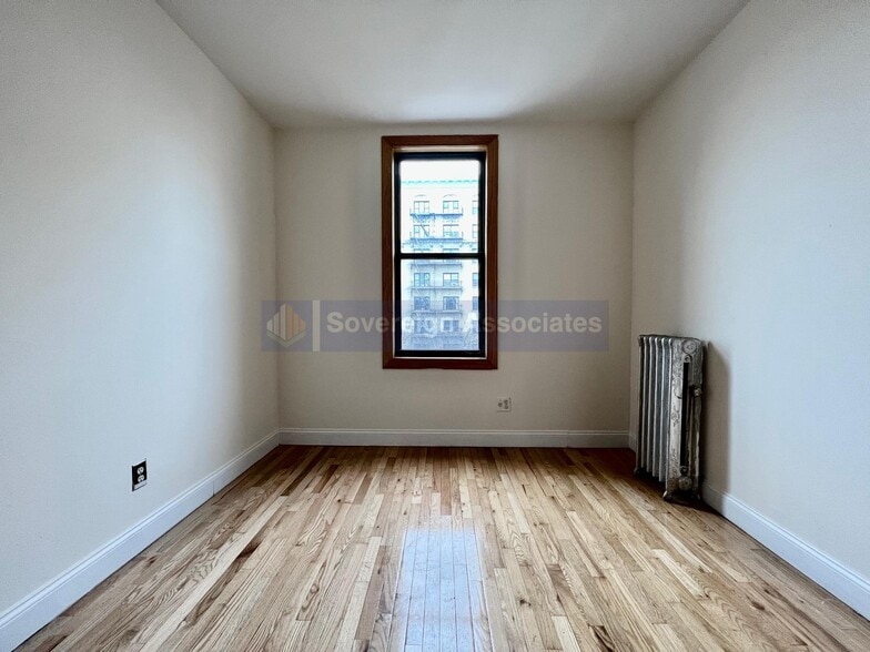 Building Photo - 555 W 160th St