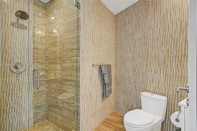 Building Photo - 15901 Collins Ave