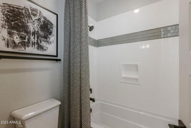 Building Photo - 15292 W Linden St