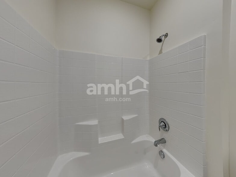 Building Photo - 2958 N Vigo Ave