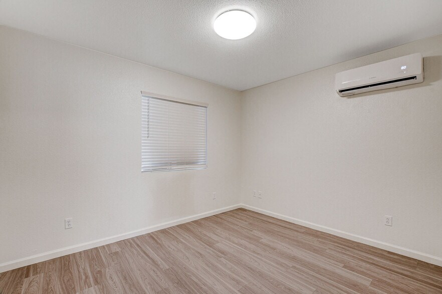 Building Photo - 405 S 10th St