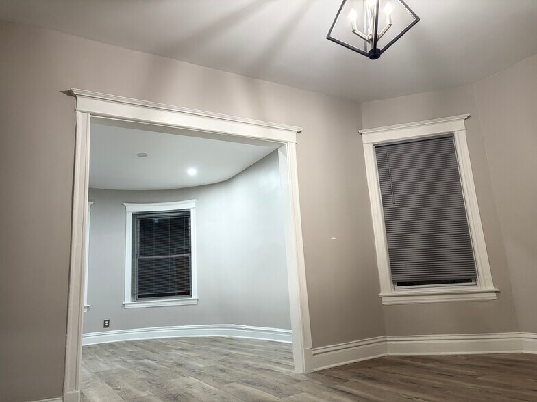 Building Photo - 6344 S Vernon Ave