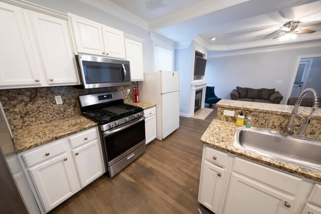 Building Photo - 964 Hank Aaron Dr SE