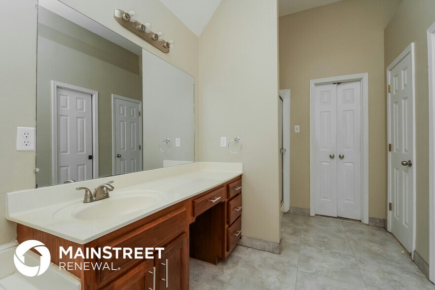 Building Photo - 10104 Fox Chase Dr