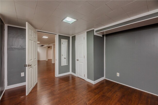 Building Photo - 416 W Spruce St