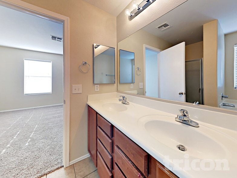 Building Photo - 8505 N 64th Ln